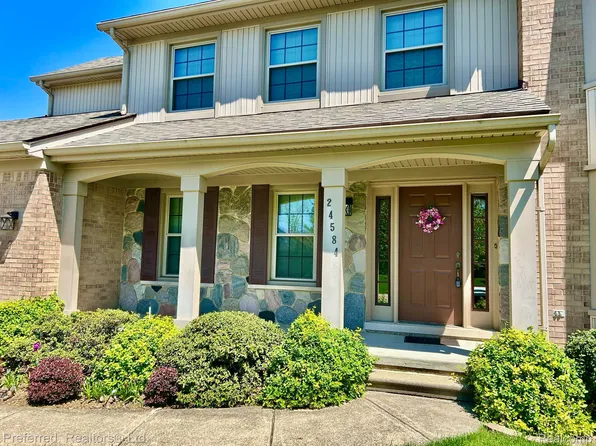 24584 Ridgeview Dr, Farmington Hills, MI 48336