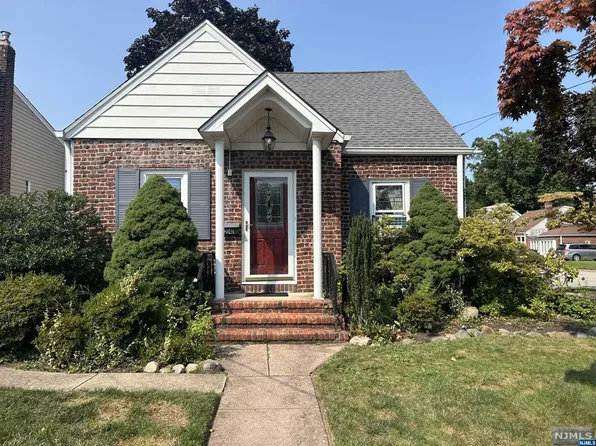 241 Graphic Blvd, New Milford, NJ 07646