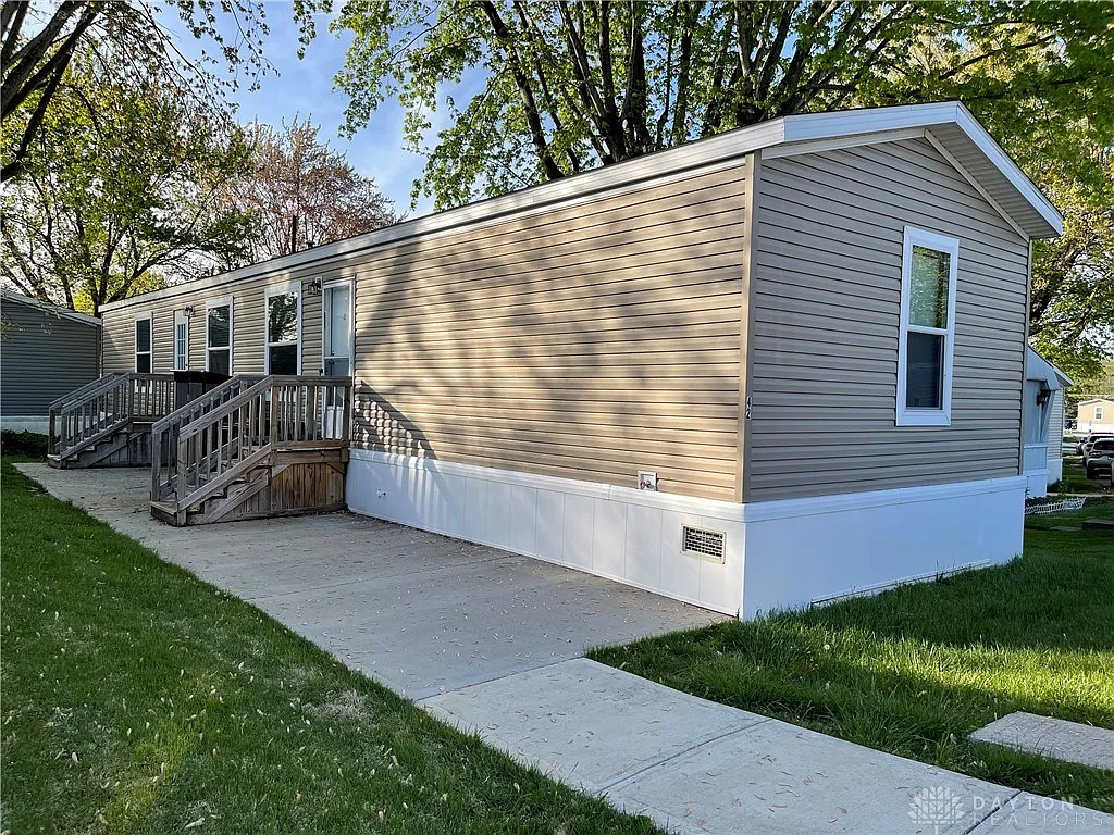 439 Morrow Rd photo 1