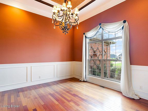 5th image of 1832 Hazeltine Way