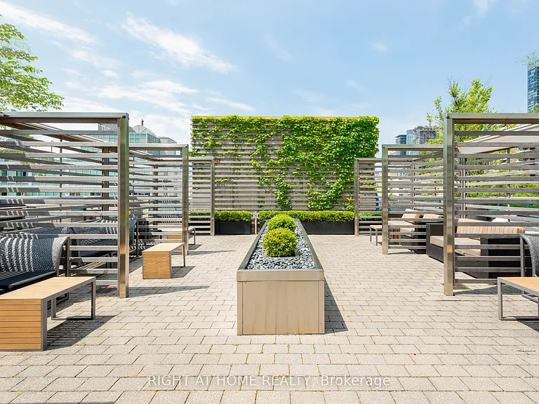 500 Sherbourne St #1808 — Photo 33
