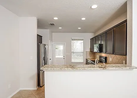490 Walnut Crst — Photo 2
