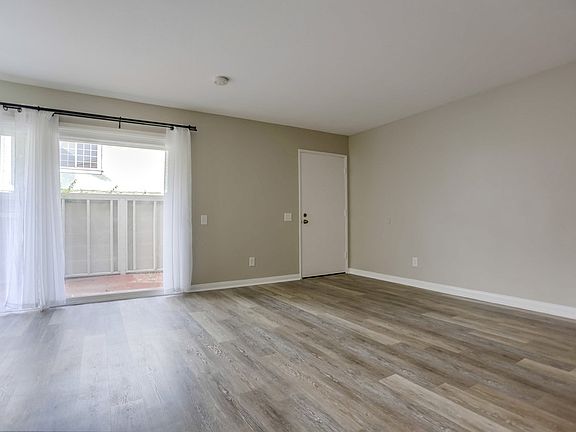 4th image of 804 Stillwater Cove Way