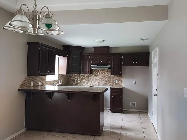 204 N Camino Real St — Photo 10