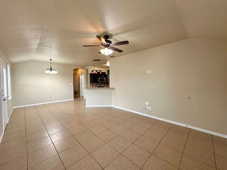 1306 Cavalry Ln — Photo 2
