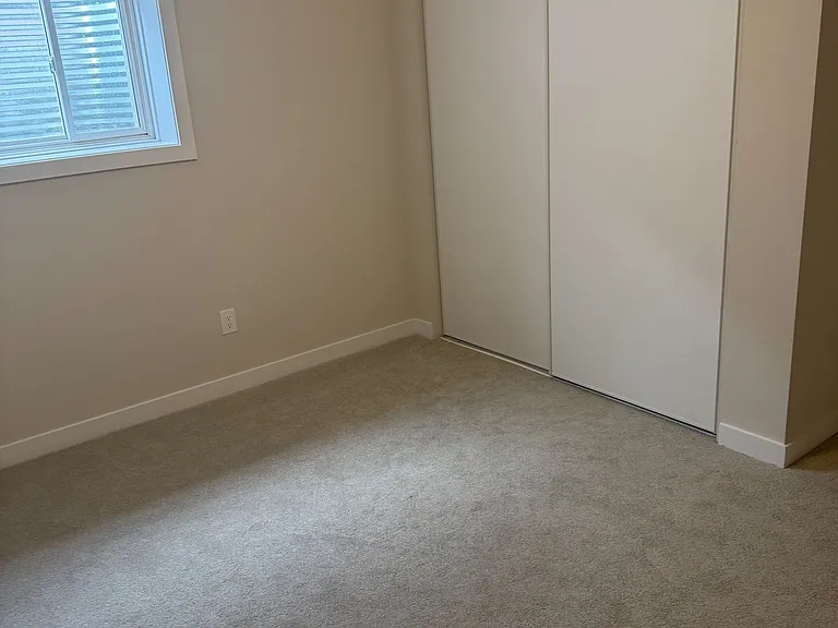 944 Seagrave Ln — Photo 11