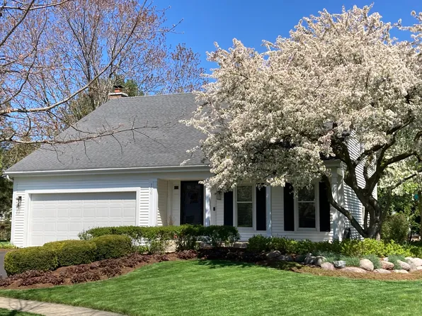 706 Foxfield Ct, St Charles, IL 60174