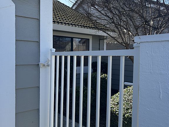 5th image of 2252 Southport Ln #1