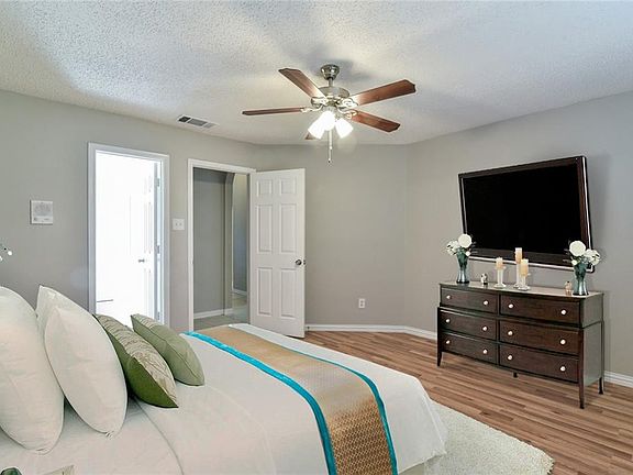 3rd image of 633 Blueberry Hill Ln
