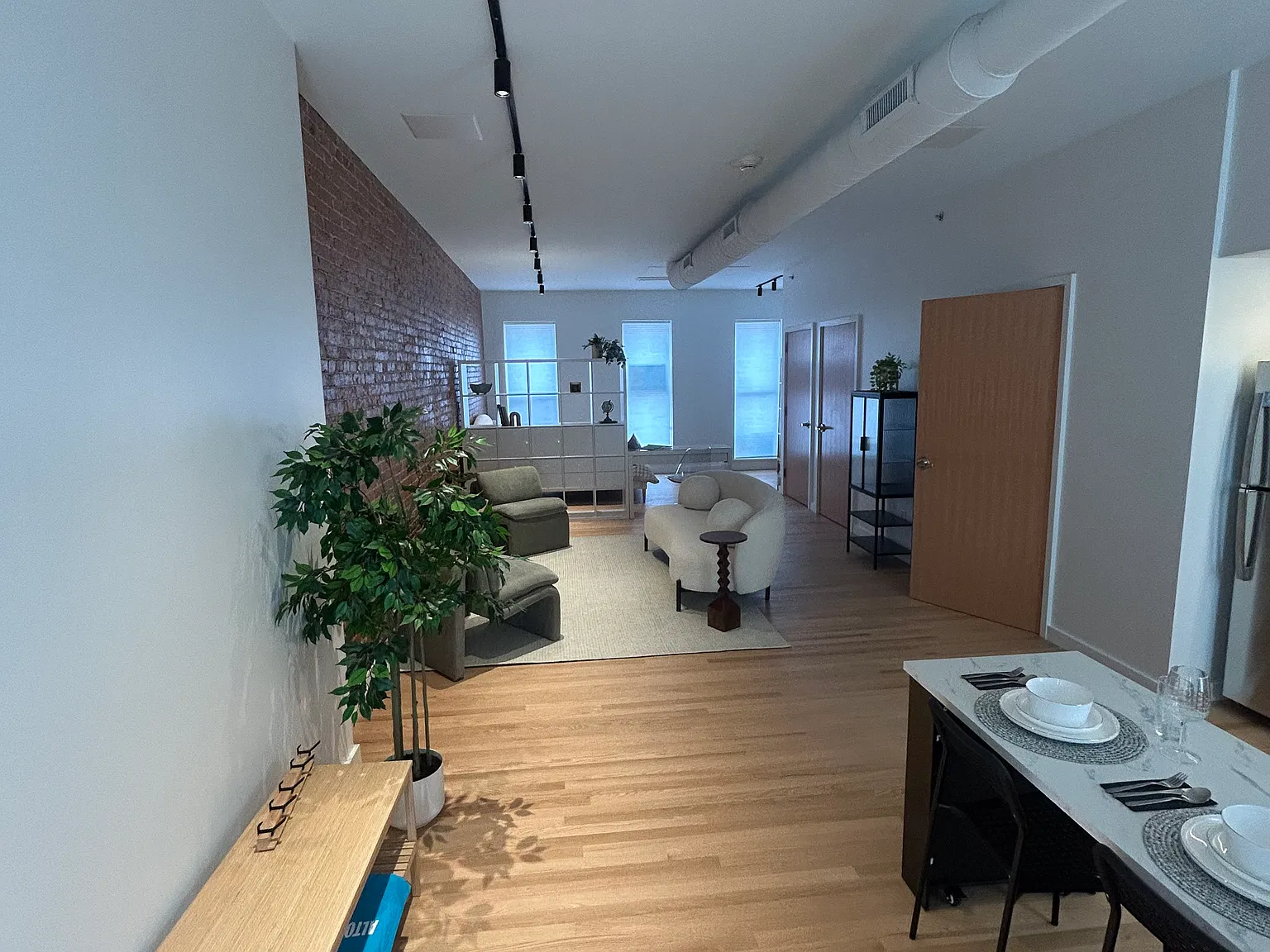 Studio, 735 sqft, $1,400 — Photo 2