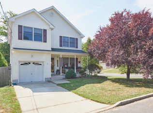 2 Braeside Ave, Middletown, NJ 07748