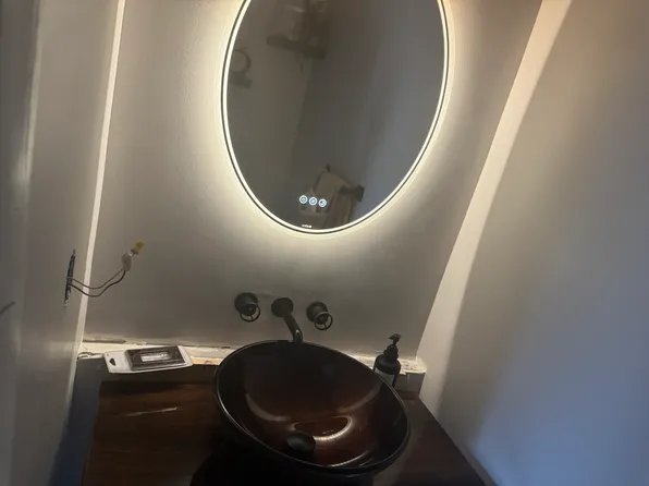 1913 Newhaven Dr, Essex, MD 21221