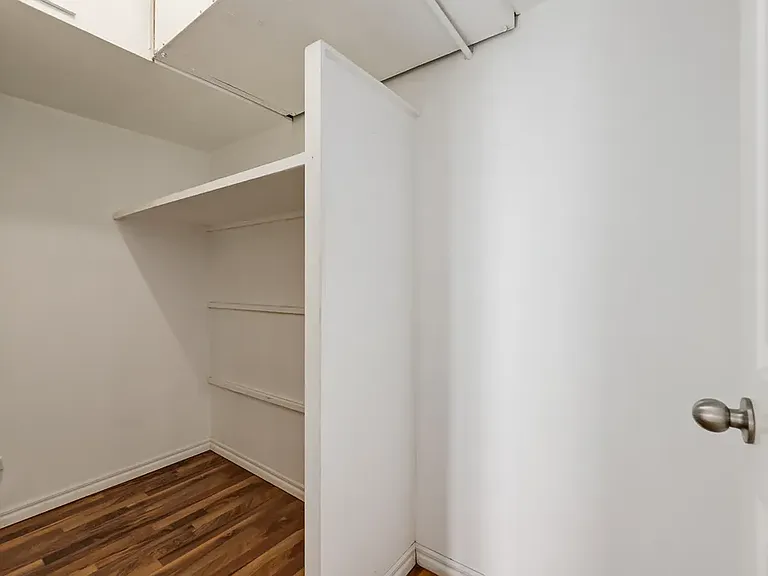 608 2nd St W #308 — Photo 24