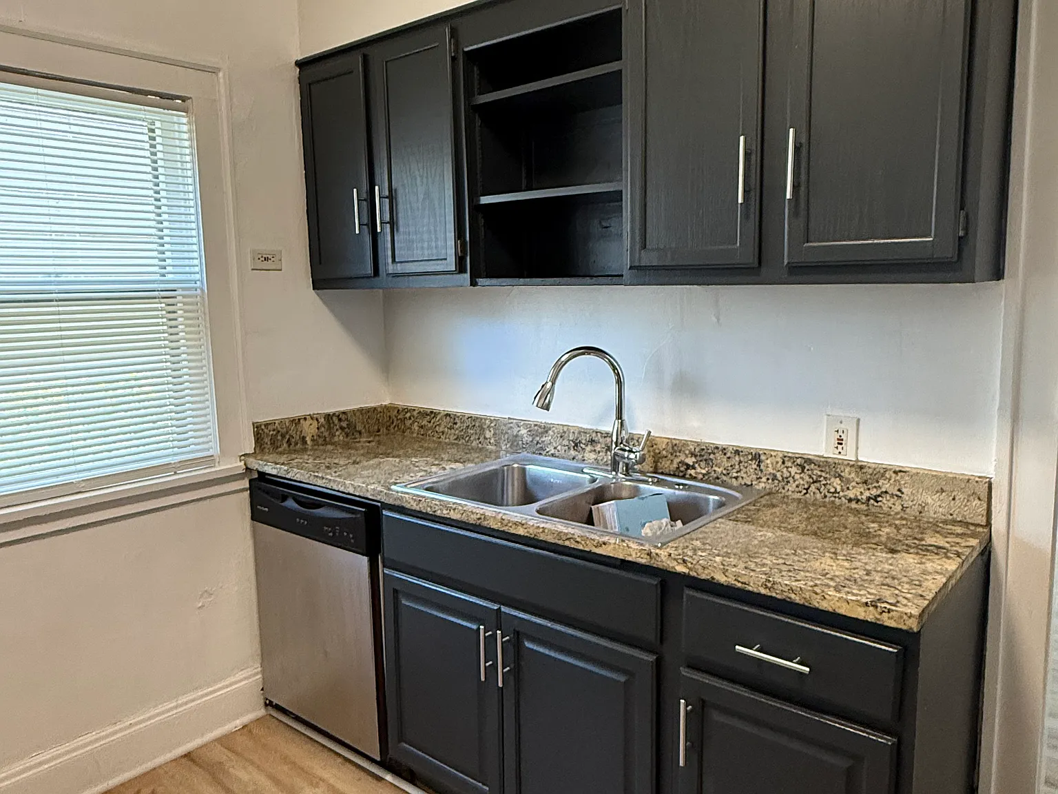 2 bed, 1200 sqft, $1,195 — Photo 4