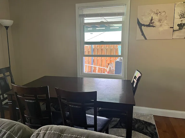 605 Park Valley Dr E — Photo 3