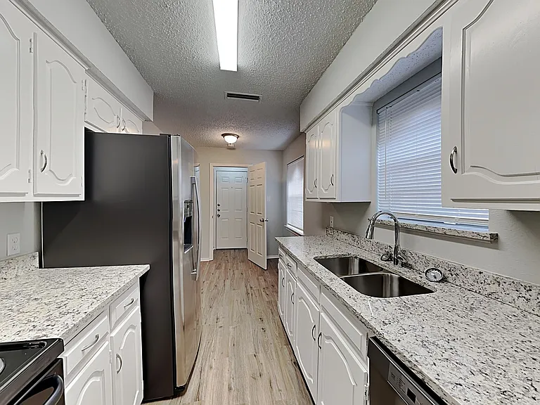 1349 Rutherford Dr — Photo 4