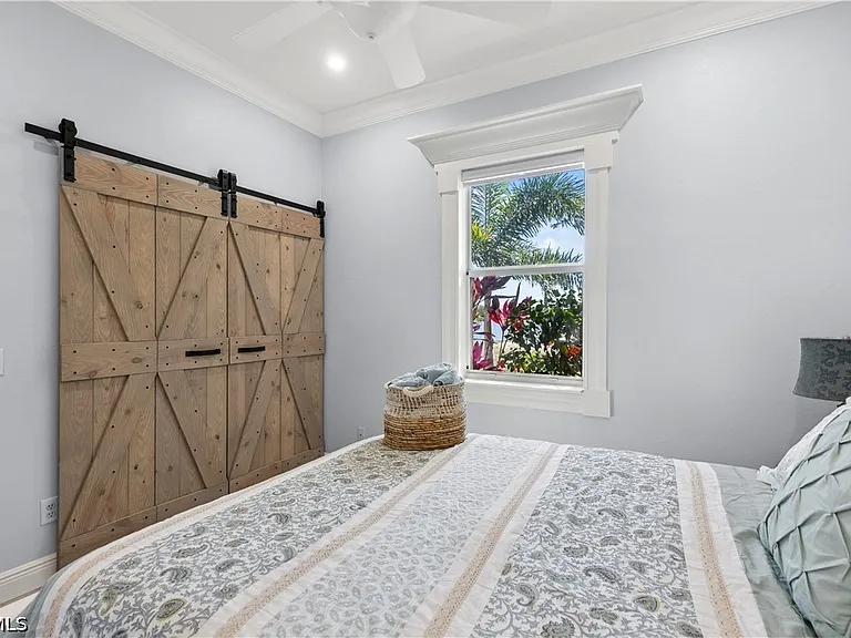 2202 Grove Dr — Photo 20