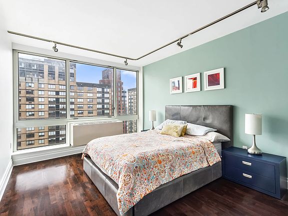 4th image of 215 E 96th St #32C