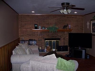 2nd image of 3808 Willow Creek Dr