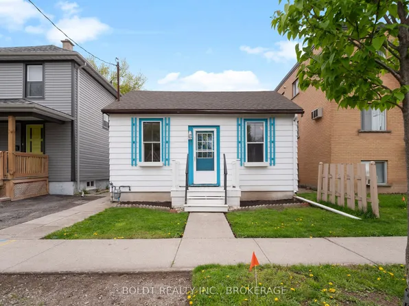 78 Maple St, Saint Catharines, ON L2R 2B2