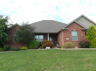 219 E Halifax Dr, Waterloo, IL 62298