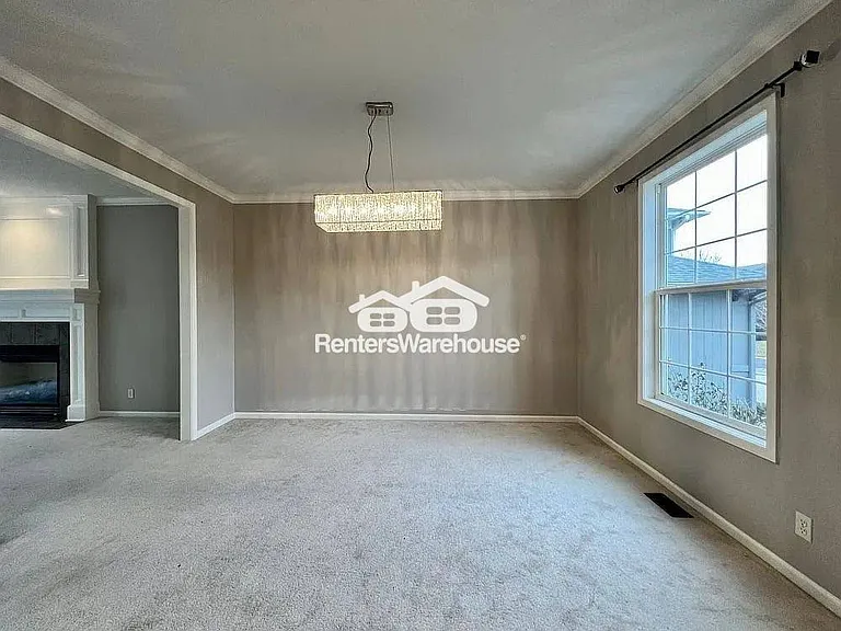 15861 Linden St — Photo 2