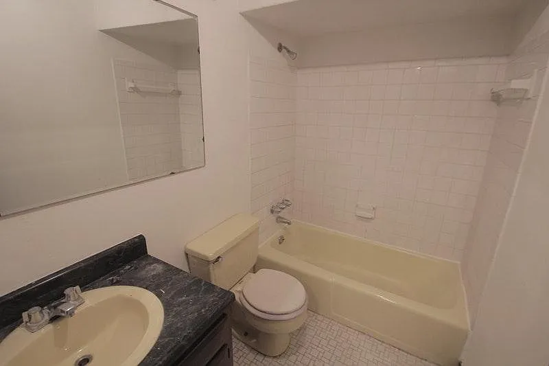 2 bed, 1000 sqft, $1,300 — Photo 2