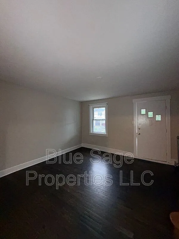 3 bed, 1.0 bath, 1060 sqft, $1,495 — Photo 4