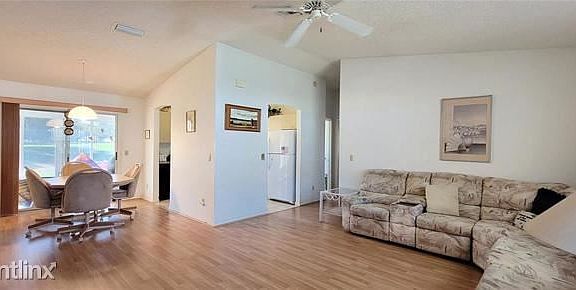 3rd image of 1320 E Schwartz Blvd