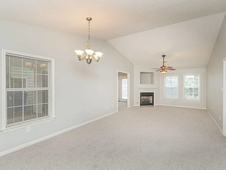 215 E Middlebury Ln SW — Photo 14
