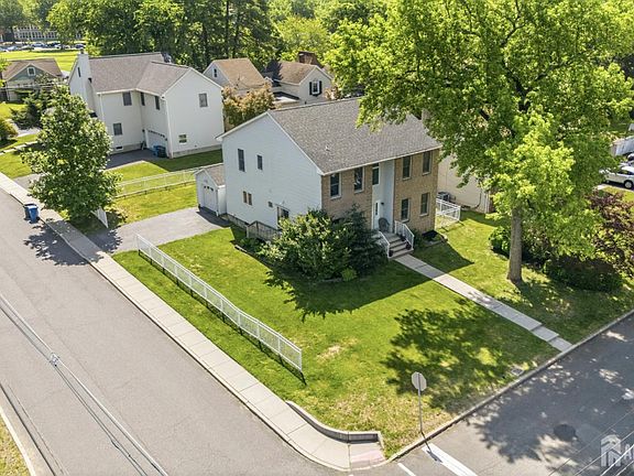 4th image of 28 Wadsworth Ave