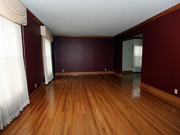 3rd image of 426 Hedgewood Dr