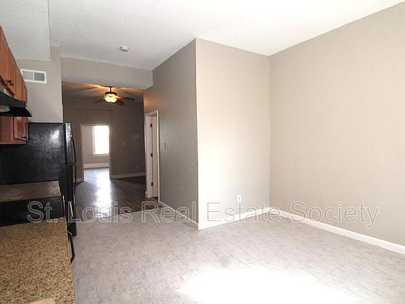 2nd image of 2700 Chippewa St APT 2W