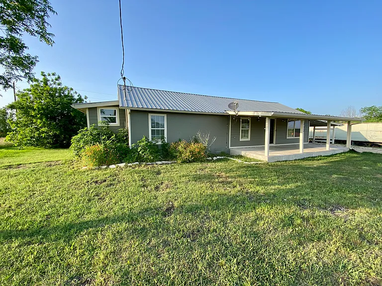 272 Jasmine Ln — Photo 1