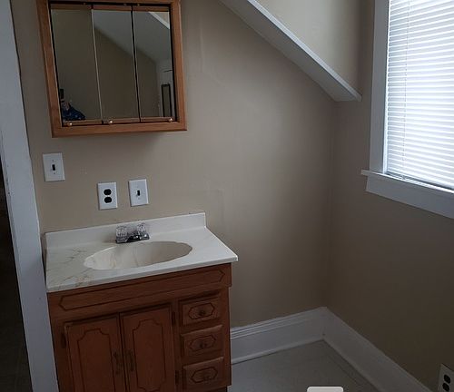 4th image of 408 Broadway St