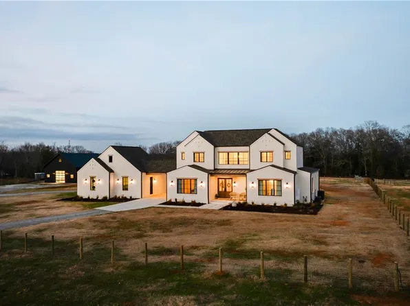 2811 Lebanon Rd, Pendleton, SC 29670