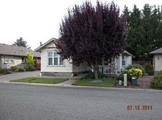 916 Schaefers Ln, Grants Pass, OR 97526