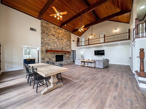 4th image of 533 Country Club Dr