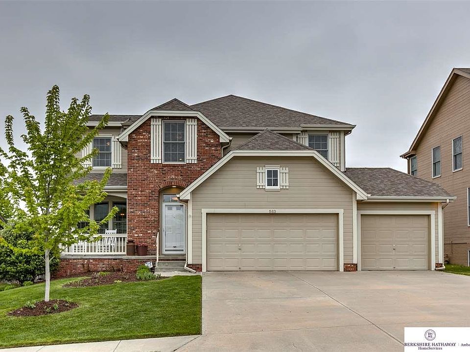 1st image of 563 S 180th Ave