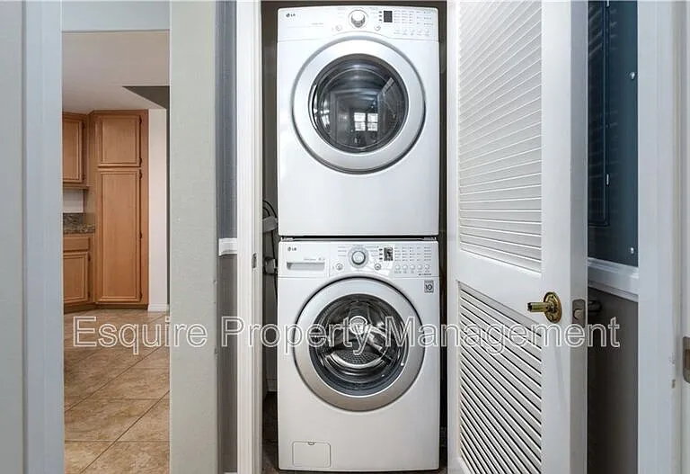 243 Riverdale Ct #404 — Photo 11