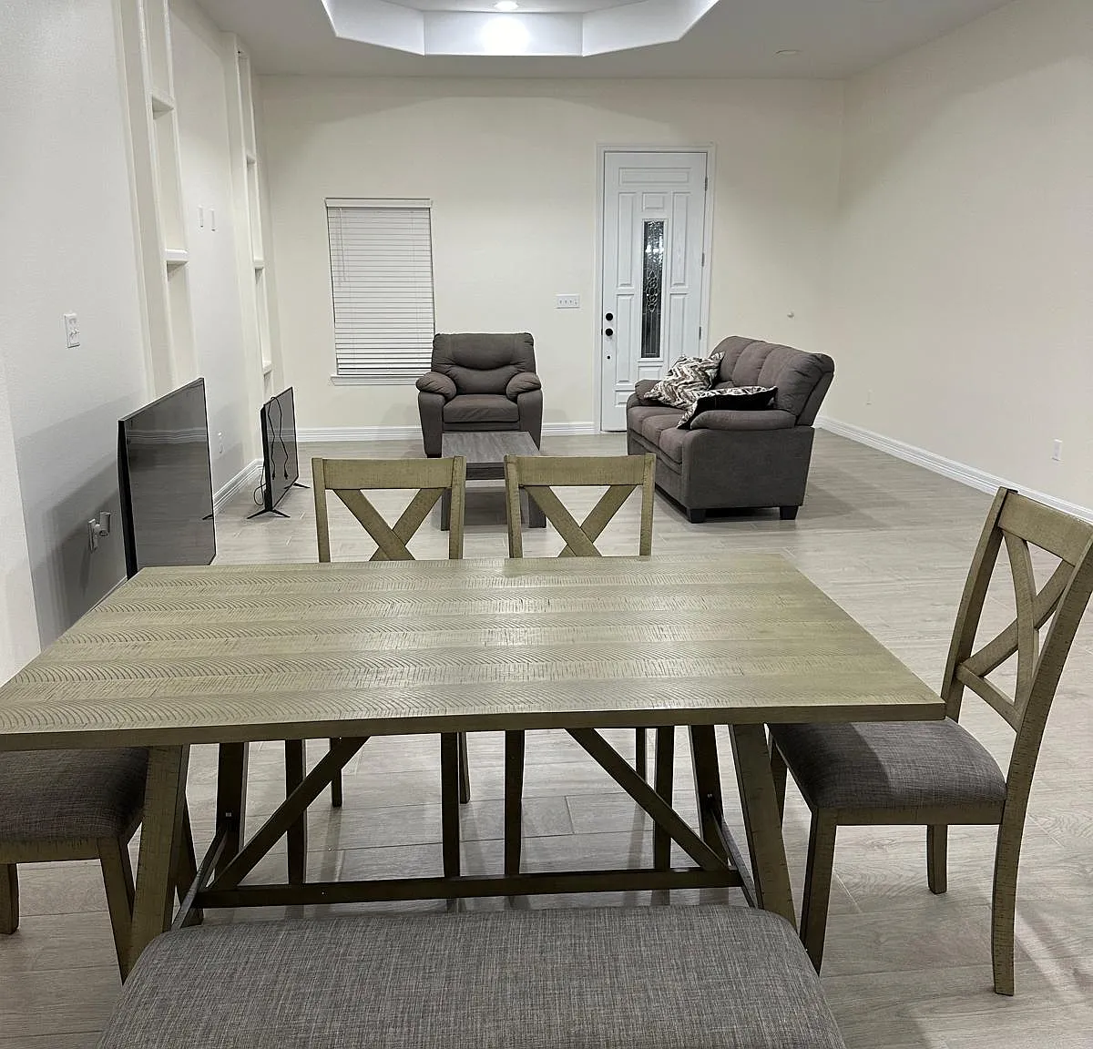 3 bed, 1700 sqft, $2,300 — Photo 1