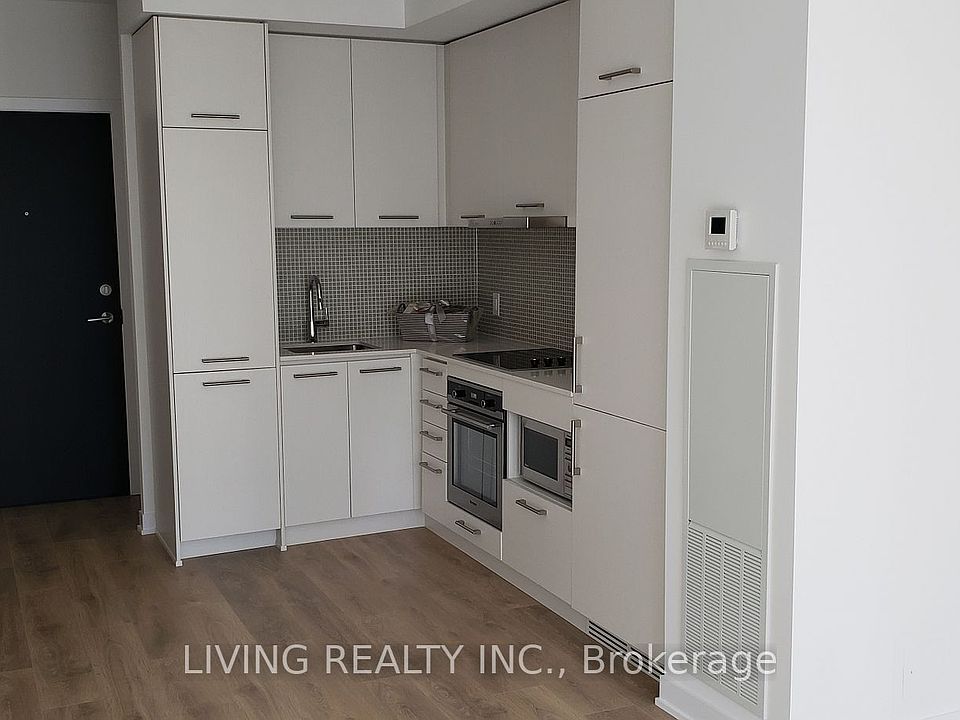 2nd image of 87 Peter St Unit 1915