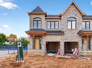 600 Maplehill Dr #1, Burlington, ON L7N2W3