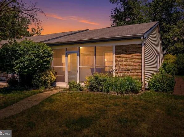 135 Huntington Dr, Southampton, NJ 08088