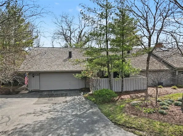 270-26 Hawthorne Dr, Aurora, OH 44202