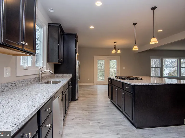 6928 Regent Ln — Photo 18