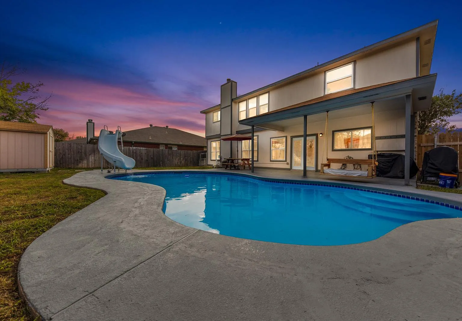 4 bed, 2.5 bath, 3067 sqft, $2,450 — Photo 2