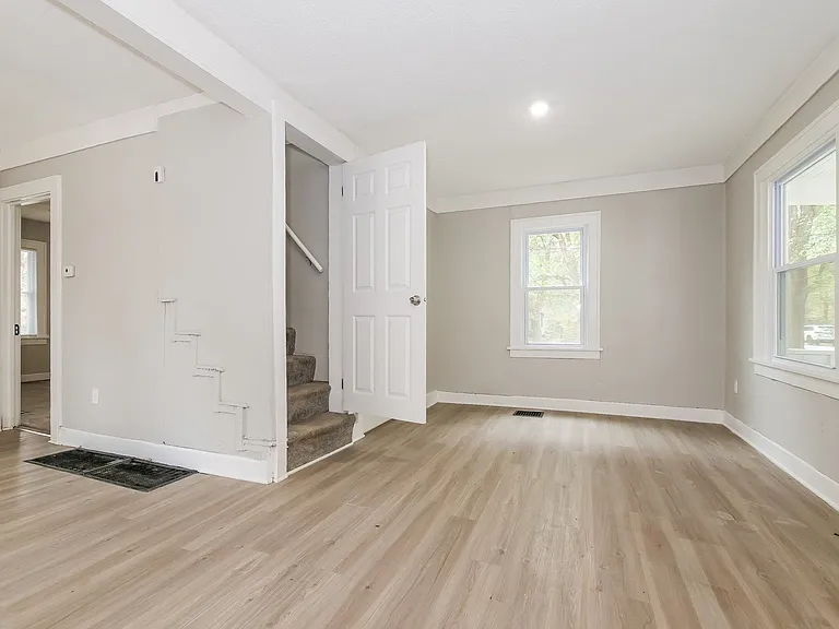 1227382_020_living_room_13270672.jpg
