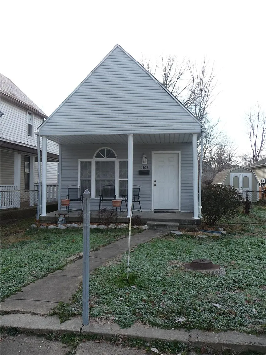 1305 E Sycamore St photo 1