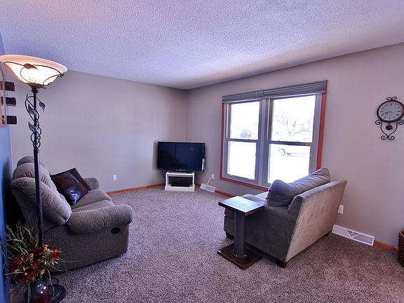4th image of 613 25th Ave SW